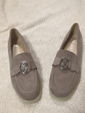 Sam & Libby Skyler Loafer Moccasin Women’s Size 9.5__ NWOT Winter White Silver